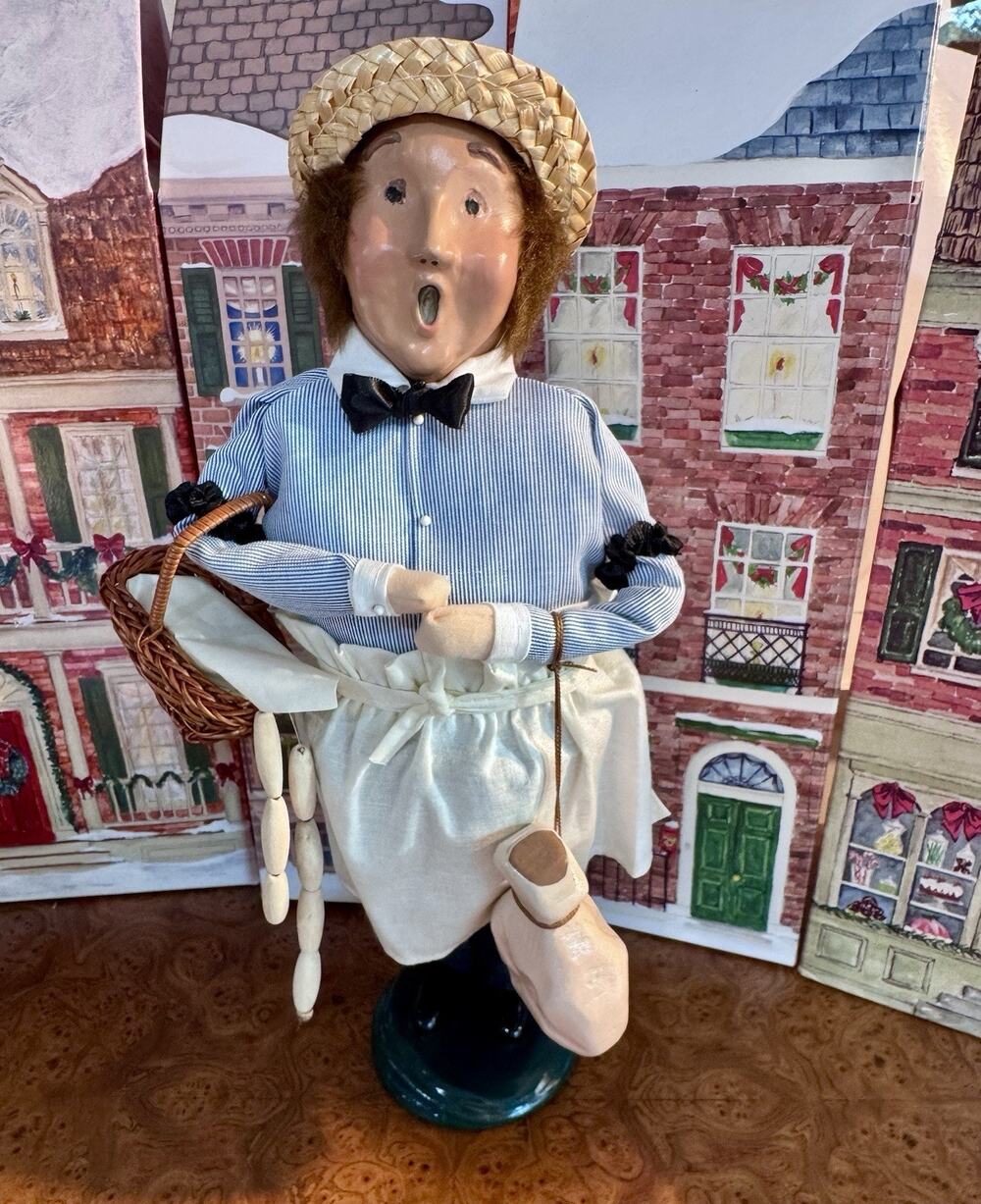 1995 Byers Choice Caroler Butcher - Ham & Basket Of Sausage Cries of London